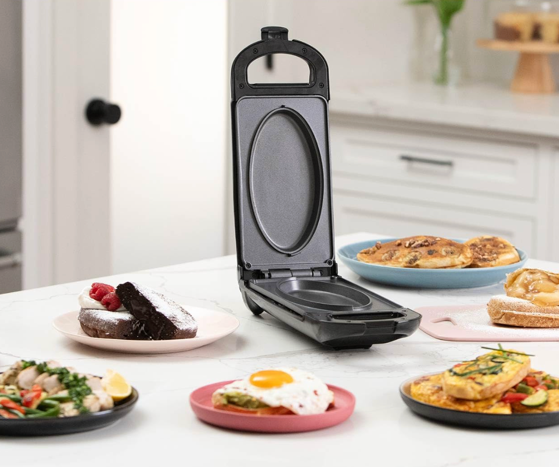 5-Minute Non-Stick Multi Cooker – 700W Compact Grill for Steaks, Omelettes, Toasties, Pizzas, and Desserts